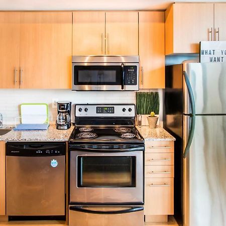 טורונטו Micasa Suites - Stylish Condo In Maple Leaf Square מראה חיצוני תמונה