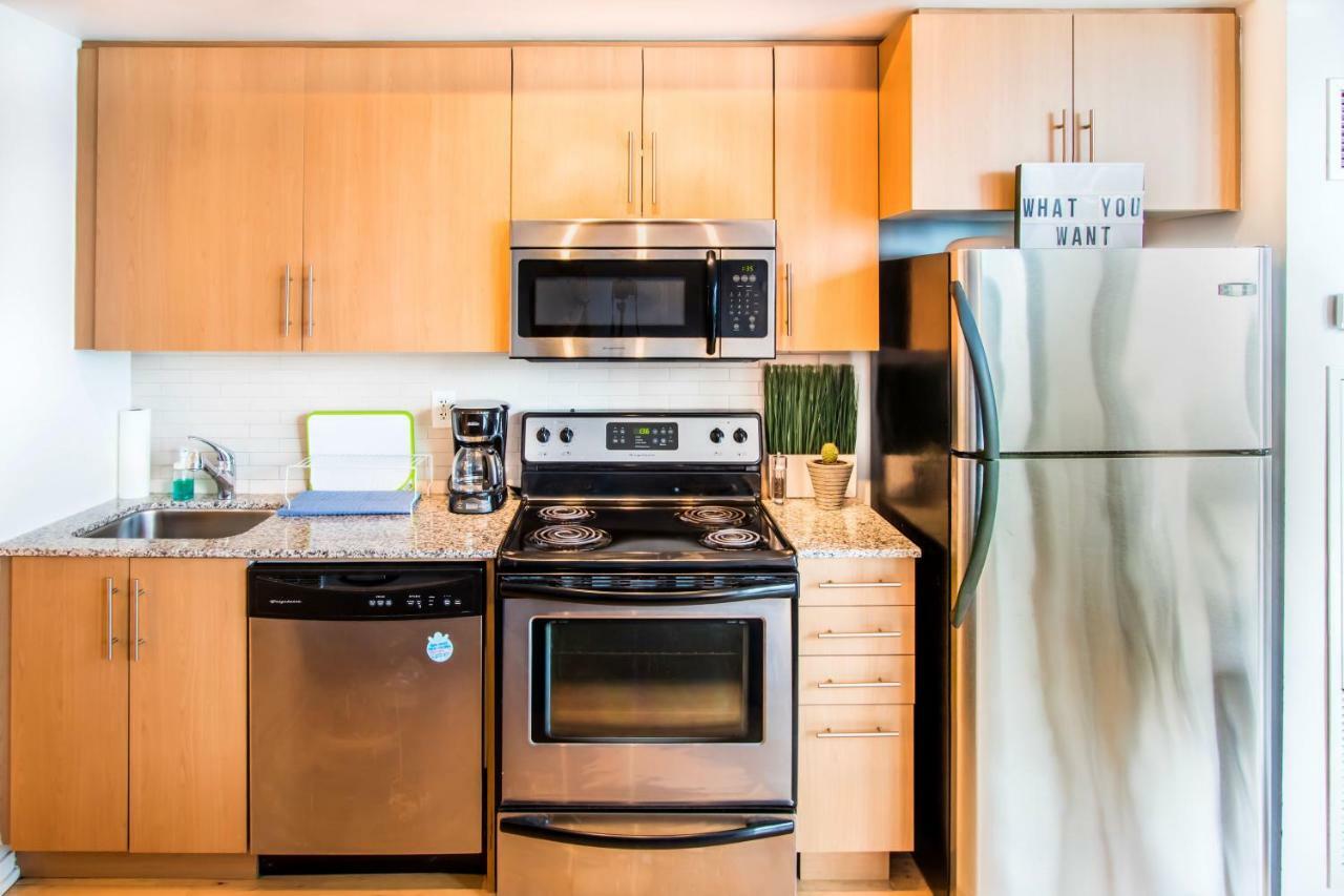 טורונטו Micasa Suites - Stylish Condo In Maple Leaf Square מראה חיצוני תמונה